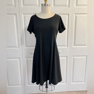 Uniqlo Crepe Jersey Short-Sleeve Flared Dress in Black size L